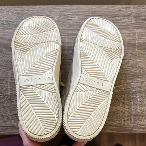 Reef Women's Lay Day Dawn Gold Sneakers - Picture 6 of 9